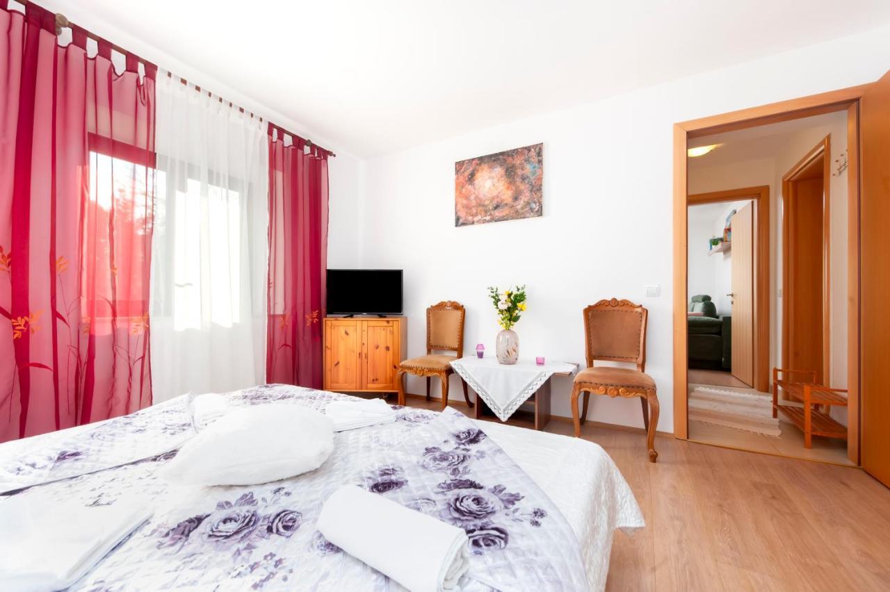 Apartment Roze Rovinj Bagian luar foto