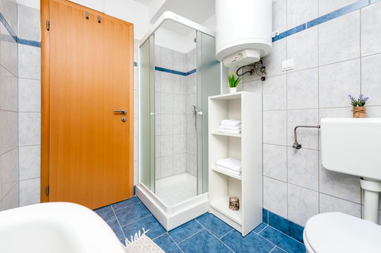 Apartment Roze Rovinj Bagian luar foto