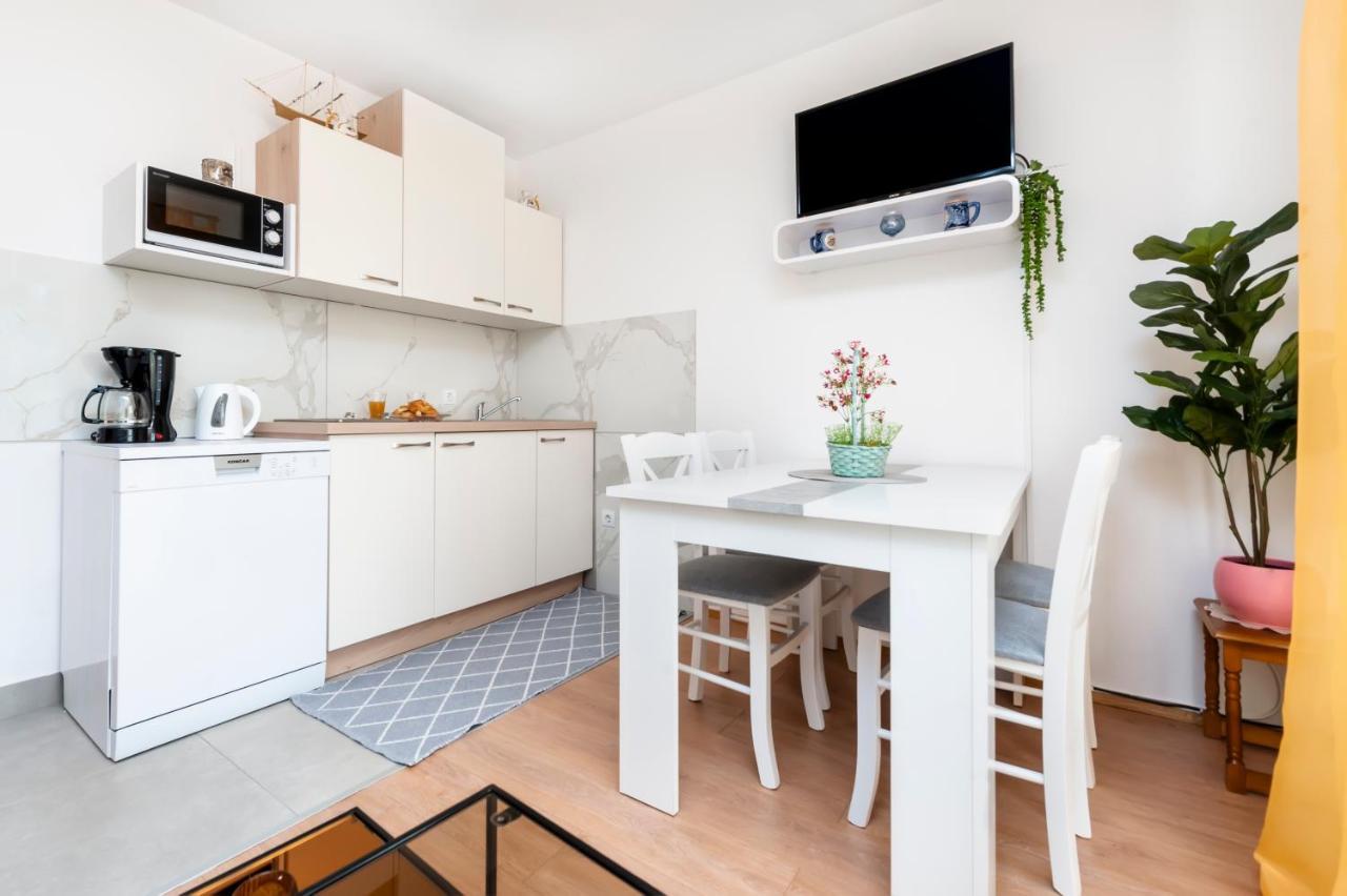 Apartment Roze Rovinj Bagian luar foto